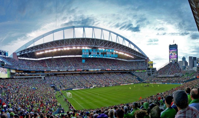 圣西罗见证战术博弈，团结之师完胜自乱阵脚者